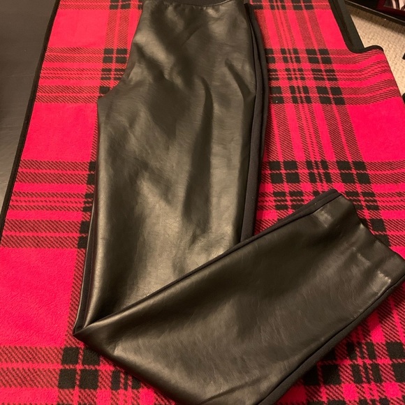 Sz 10 Ralph Lauren gorgeous faux leather front with stretchy back. - Picture 1 of 6